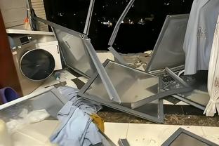 Báo ảnh: Gió lớn ở Munich, cửa chớp che khuất huấn luyện của Bái Nhân bị thổi vỡ tung